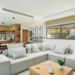 Reale - Wellness & Refined Living By Etouri Villa Hanya